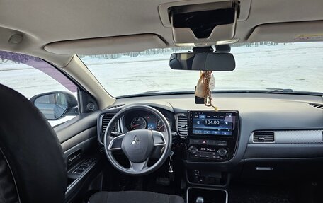 Mitsubishi Outlander III рестайлинг 3, 2018 год, 1 800 000 рублей, 24 фотография