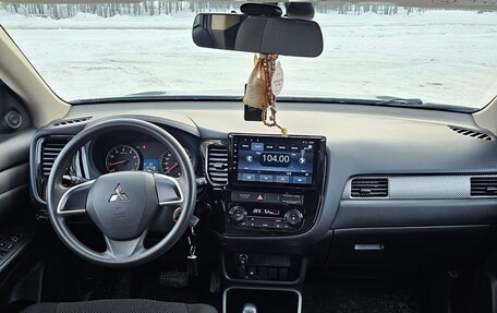 Mitsubishi Outlander III рестайлинг 3, 2018 год, 1 800 000 рублей, 23 фотография