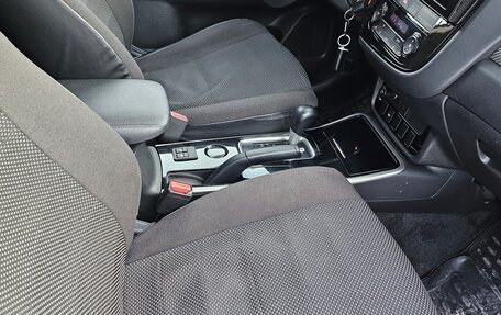 Mitsubishi Outlander III рестайлинг 3, 2018 год, 1 800 000 рублей, 29 фотография