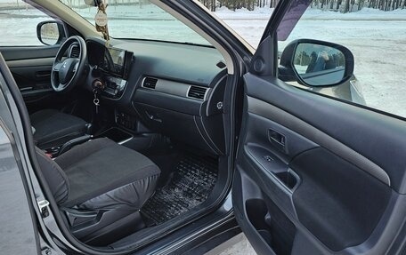 Mitsubishi Outlander III рестайлинг 3, 2018 год, 1 800 000 рублей, 27 фотография