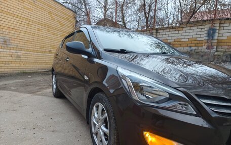 Hyundai Solaris II рестайлинг, 2015 год, 900 000 рублей, 3 фотография