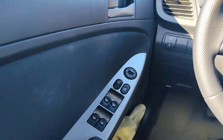 Hyundai Solaris II рестайлинг, 2015 год, 900 000 рублей, 9 фотография