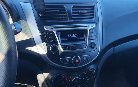 Hyundai Solaris II рестайлинг, 2015 год, 900 000 рублей, 10 фотография