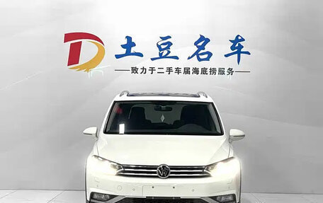 Volkswagen Touran III, 2022 год, 1 790 000 рублей, 2 фотография