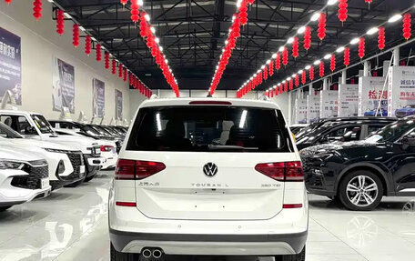 Volkswagen Touran III, 2022 год, 1 790 000 рублей, 4 фотография