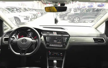 Volkswagen Touran III, 2022 год, 1 790 000 рублей, 7 фотография