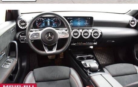 Mercedes-Benz A-Класс, 2018 год, 2 600 000 рублей, 3 фотография