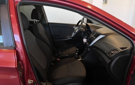 Hyundai Solaris II рестайлинг, 2011 год, 599 000 рублей, 29 фотография