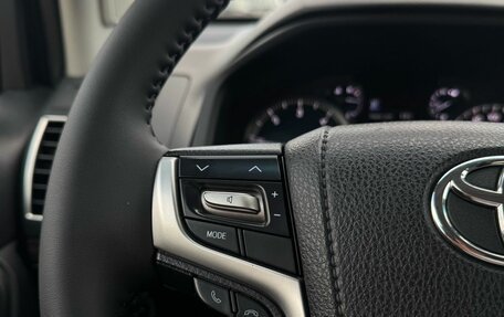 Toyota Land Cruiser Prado 150 рестайлинг 2, 2018 год, 4 990 000 рублей, 25 фотография