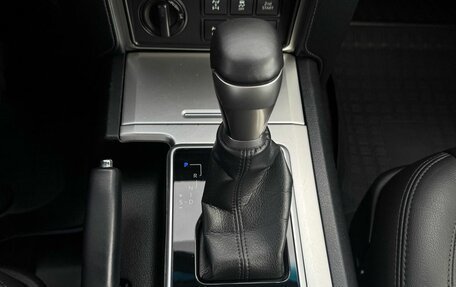 Toyota Land Cruiser Prado 150 рестайлинг 2, 2018 год, 4 990 000 рублей, 28 фотография