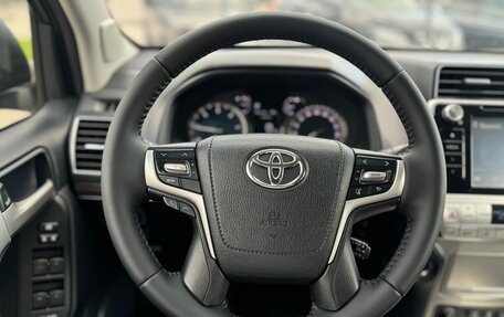 Toyota Land Cruiser Prado 150 рестайлинг 2, 2018 год, 4 990 000 рублей, 24 фотография