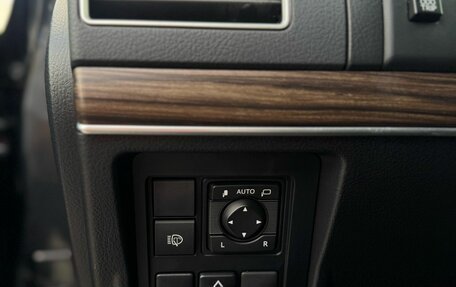 Toyota Land Cruiser Prado 150 рестайлинг 2, 2018 год, 4 990 000 рублей, 33 фотография