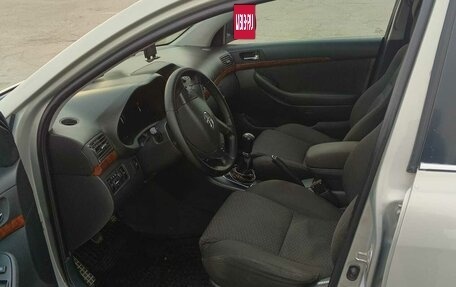 Toyota Avensis III рестайлинг, 2006 год, 700 000 рублей, 7 фотография