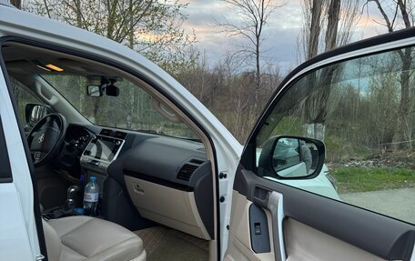 Toyota Land Cruiser Prado 150 рестайлинг 2, 2021 год, 5 990 000 рублей, 7 фотография