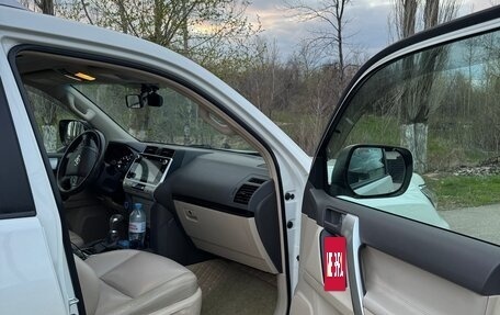 Toyota Land Cruiser Prado 150 рестайлинг 2, 2021 год, 5 990 000 рублей, 6 фотография