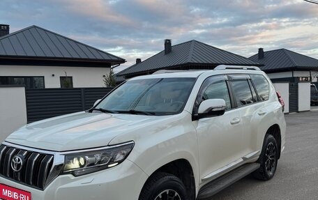 Toyota Land Cruiser Prado 150 рестайлинг 2, 2021 год, 5 990 000 рублей, 2 фотография