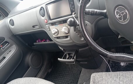 Toyota Sienta I, 2011 год, 950 000 рублей, 9 фотография