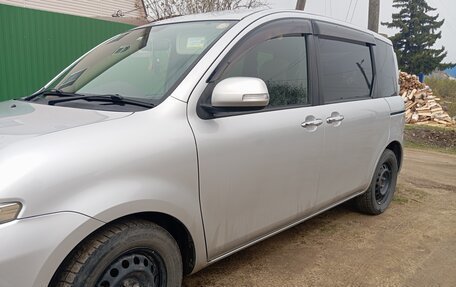 Toyota Sienta I, 2011 год, 950 000 рублей, 3 фотография