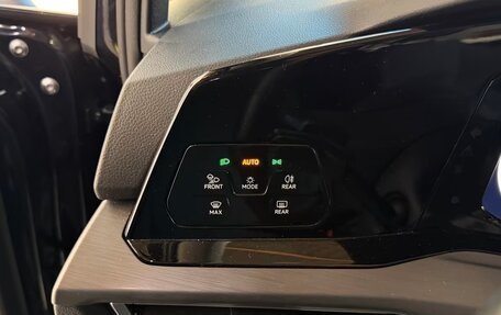 Volkswagen Golf VIII, 2023 год, 2 620 000 рублей, 24 фотография