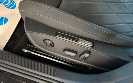 Volkswagen Golf VIII, 2023 год, 2 620 000 рублей, 23 фотография