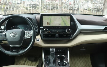 Toyota Highlander, 2021 год, 5 700 000 рублей, 7 фотография