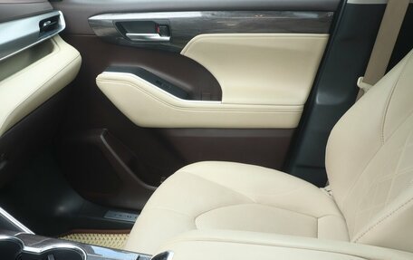 Toyota Highlander, 2021 год, 5 700 000 рублей, 16 фотография