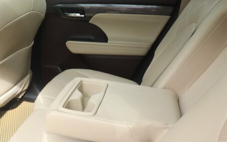 Toyota Highlander, 2021 год, 5 700 000 рублей, 8 фотография