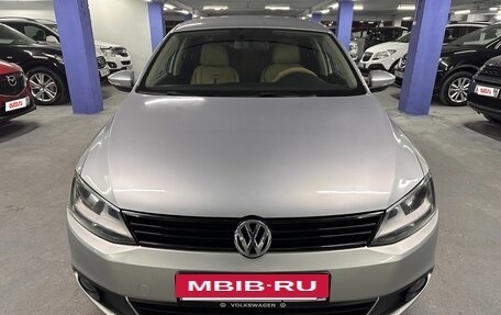 Volkswagen Jetta VI, 2013 год, 959 000 рублей, 2 фотография