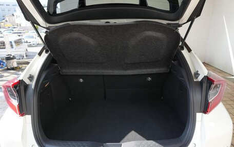 Toyota C-HR I рестайлинг, 2019 год, 1 600 000 рублей, 8 фотография