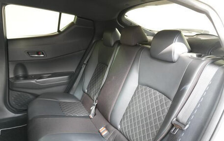 Toyota C-HR I рестайлинг, 2019 год, 1 600 000 рублей, 24 фотография