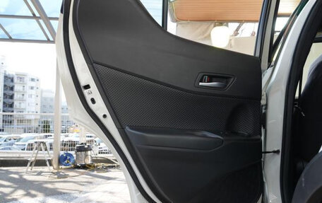 Toyota C-HR I рестайлинг, 2019 год, 1 600 000 рублей, 40 фотография