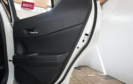 Toyota C-HR I рестайлинг, 2019 год, 1 600 000 рублей, 39 фотография