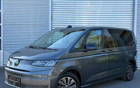 Volkswagen Multivan, 2023 год, 4 750 000 рублей, 2 фотография