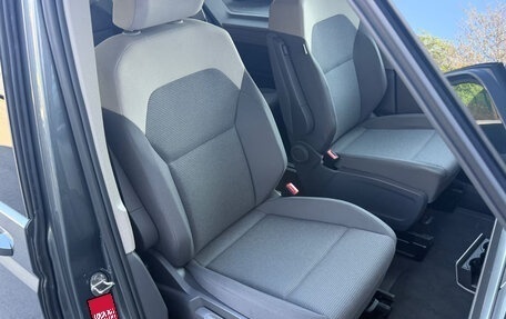 Volkswagen Multivan, 2023 год, 4 750 000 рублей, 18 фотография