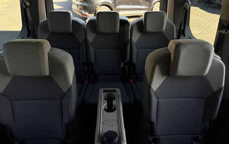 Volkswagen Multivan, 2023 год, 4 750 000 рублей, 21 фотография