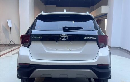Toyota Yaris XP150 рестайлинг, 2022 год, 1 100 000 рублей, 4 фотография