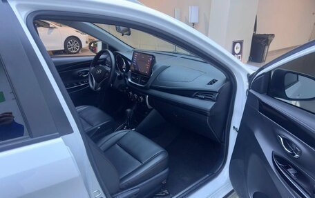 Toyota Yaris XP150 рестайлинг, 2022 год, 1 100 000 рублей, 7 фотография