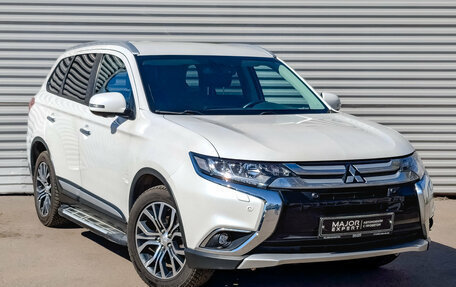 Mitsubishi Outlander III рестайлинг 3, 2017 год, 2 250 000 рублей, 3 фотография