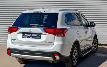 Mitsubishi Outlander III рестайлинг 3, 2017 год, 2 250 000 рублей, 5 фотография