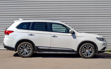 Mitsubishi Outlander III рестайлинг 3, 2017 год, 2 250 000 рублей, 4 фотография