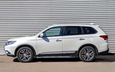 Mitsubishi Outlander III рестайлинг 3, 2017 год, 2 250 000 рублей, 8 фотография