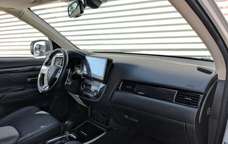 Mitsubishi Outlander III рестайлинг 3, 2017 год, 2 250 000 рублей, 11 фотография