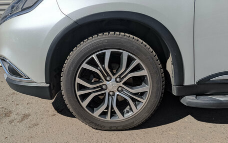 Mitsubishi Outlander III рестайлинг 3, 2017 год, 2 250 000 рублей, 18 фотография