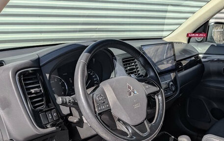 Mitsubishi Outlander III рестайлинг 3, 2017 год, 2 250 000 рублей, 16 фотография