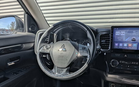 Mitsubishi Outlander III рестайлинг 3, 2017 год, 2 250 000 рублей, 25 фотография