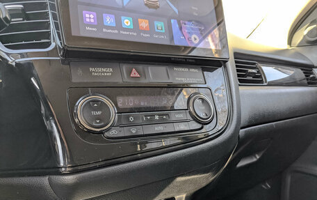 Mitsubishi Outlander III рестайлинг 3, 2017 год, 2 250 000 рублей, 26 фотография