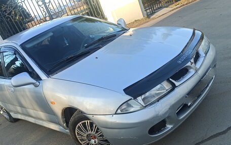 Mitsubishi Carisma I, 1997 год, 135 000 рублей, 1 фотография