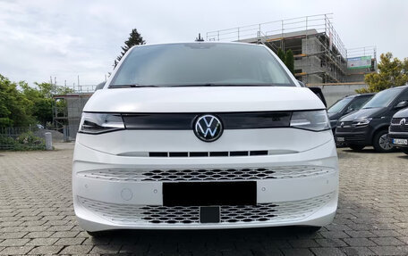 Volkswagen Multivan, 2023 год, 5 450 000 рублей, 3 фотография
