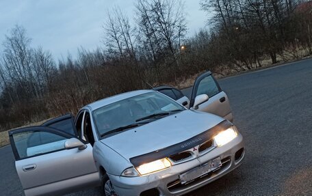 Mitsubishi Carisma I, 1997 год, 135 000 рублей, 3 фотография