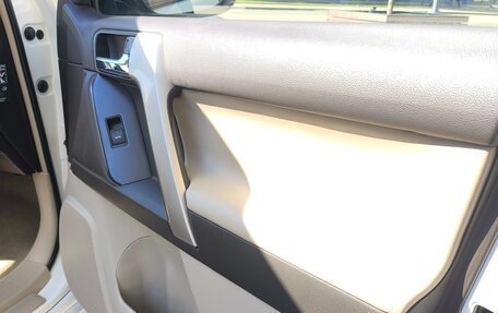 Toyota Land Cruiser Prado 150 рестайлинг 2, 2011 год, 2 890 000 рублей, 10 фотография